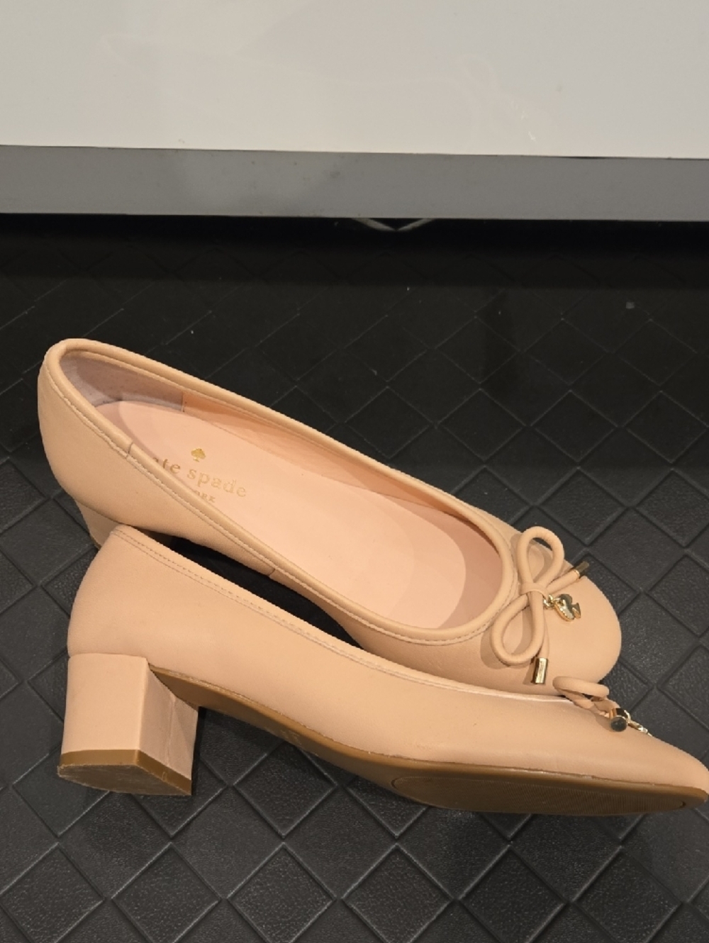 kate spade nude ballet  with bow and charm - Picture 2 of 3
